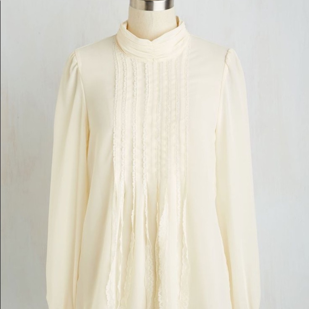 Decorously Courtly Top